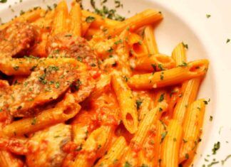 Pasta alla boscaiola facile facile - RicettaSprint