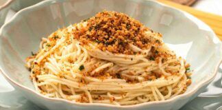 Pasta ca muddica atturrara alla siciliana - RicettaSprint