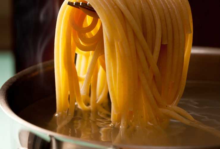 Pasta ca muddica atturrara alla siciliana - RicettaSprint