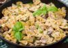 Pasta con salsicce funghi e stracchino