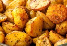 Croccanti e saporite: possono sembrarti le classiche patate al forno ma aspetta a dirlo, negli aromi ci trovi perfino lo speck! Patate con aromi e speck