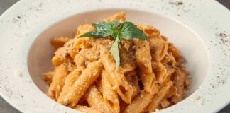 Pennette alla crema di peperoni e stracciatella