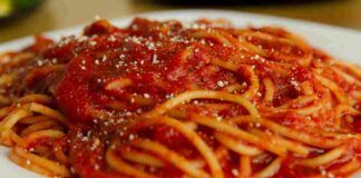 Spaghetti ai 4 pomodori, ma quale roba elaborata, niente di più buono e semplice da fare 10 i minuti e li metti in tavola