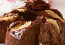A colazione spiazzi tutti, smaltisci quello che hai in dispensa e frigo, prepari una torta pazzesca, non dura più di un’ora Torta al cioccolato e pere con yogurt RicettaSprint