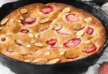 Torta con le fragole in padella RicettaSprint