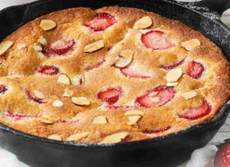 Torta con le fragole in padella RicettaSprint