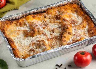 Una lasagnetta sempre nel freezer non guasta mai, questa la prepari in 30 minuti, niente ribollite ma tanto parmigiano. Un sughetto finto che non delude mai