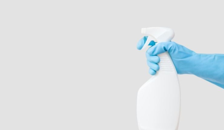 Acqua e aceto per pulire la guarnizione del frigorifero RicettaSprint