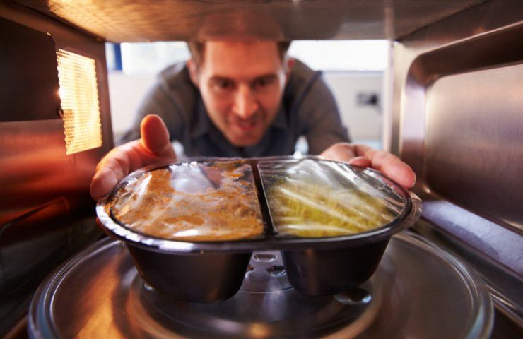 Alimenti in forno a microonde