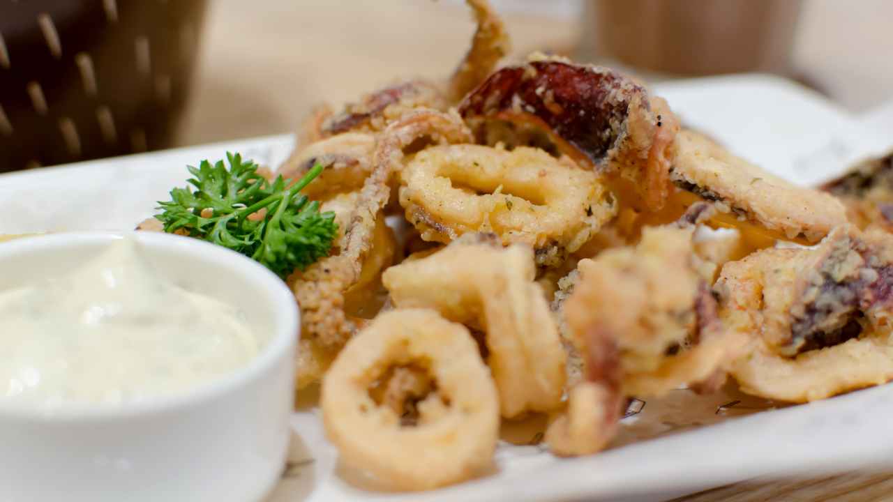 Anelli di calamaro fritti senza olio - RicettaSprint