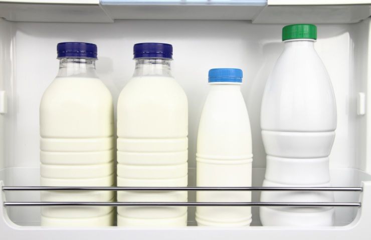 Latte nel frigo