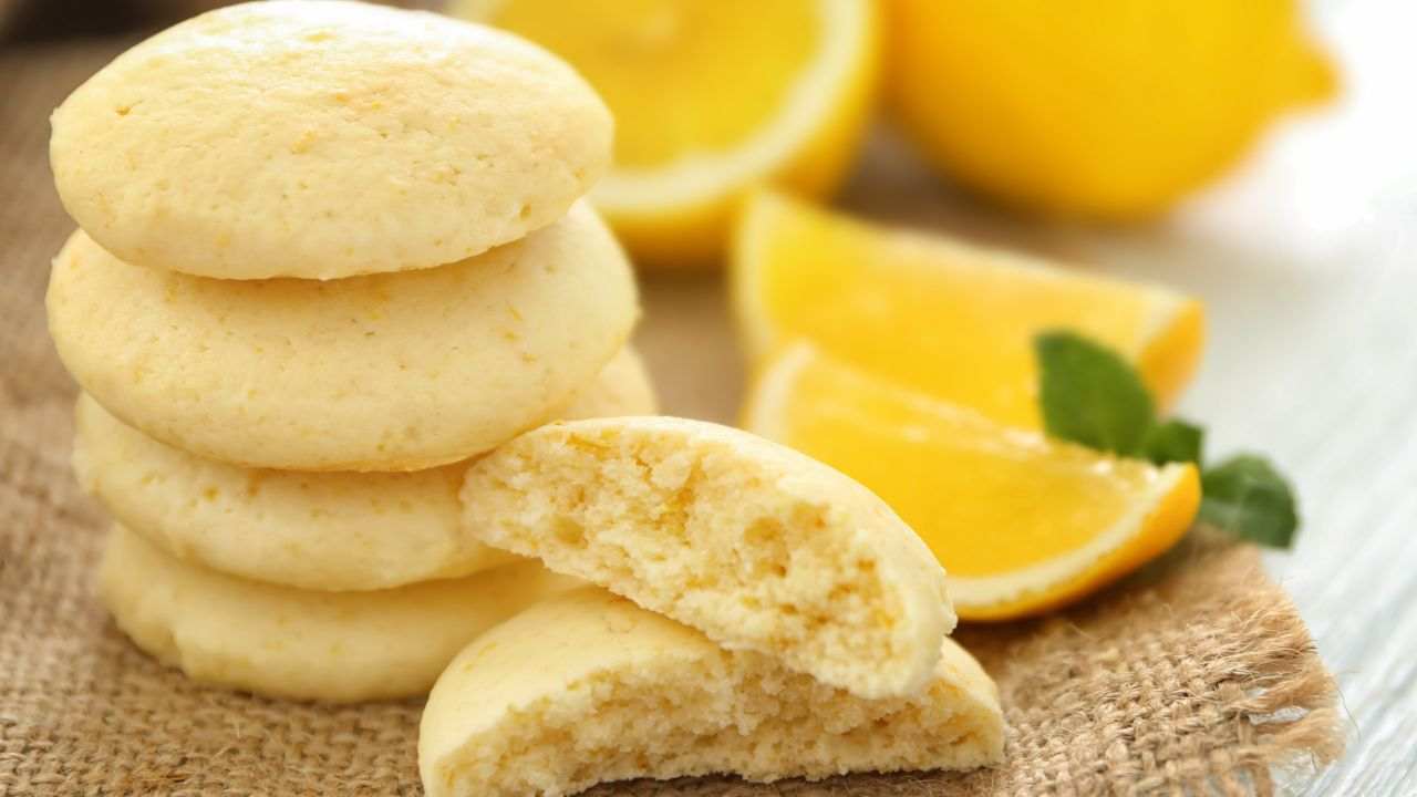 Biscotti al limone senza burro e zucchero
