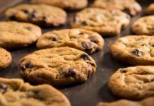 Biscotti con gocce di cioccolato come al panificio - RicettaSprint