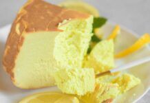 Meno di 100 kcal, senza zucchero e gluten free: con una sola cheesecake al limone accontenti tutti, che vuoi di più! Cheesecake leggerissima al limone