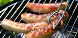 Come cuocere le salsicce alla griglia alla perfezione RicettaSprint