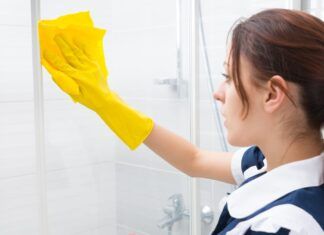 Come pulire i vetri di finestra e doccia RicettaSprint