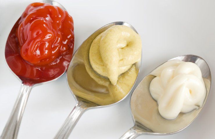 Ketchup e maionese e salsa grassa