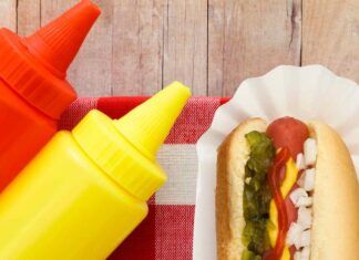 Ketchup e maionese e hot dog