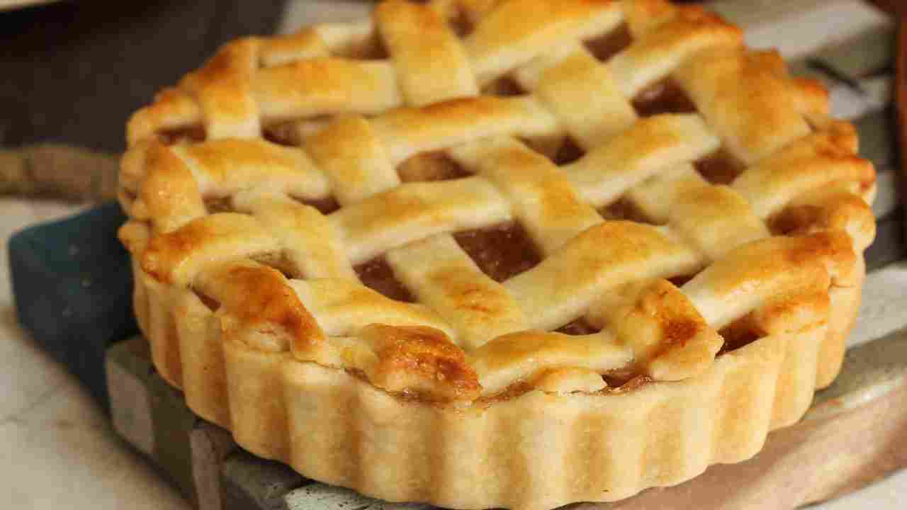 Crostata veloce senza burro, si impasta in ciotola e profuma tutta la casa. La base perfetta per crostate e biscotti