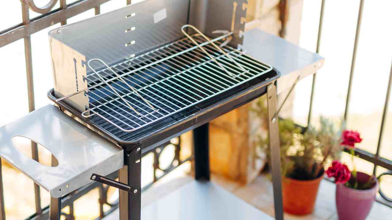 Griglia sul balcone