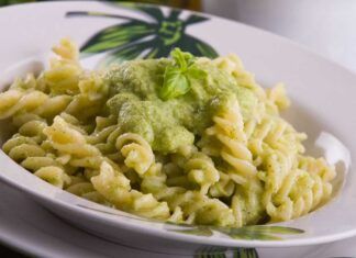 Fusilli al pesto di zucchine e noci