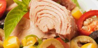 Insalata con i peperoni croccanti