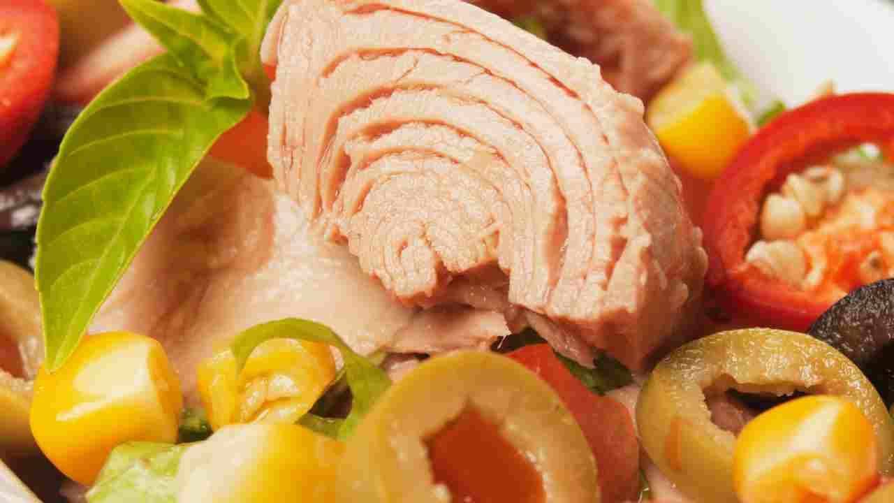 Insalata con i peperoni croccanti