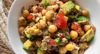 L’insalata di ceci non è mai stata così completa, leggera e buona, l’aggiunta di questo la resa speciale, approvata dal nutrizionista!