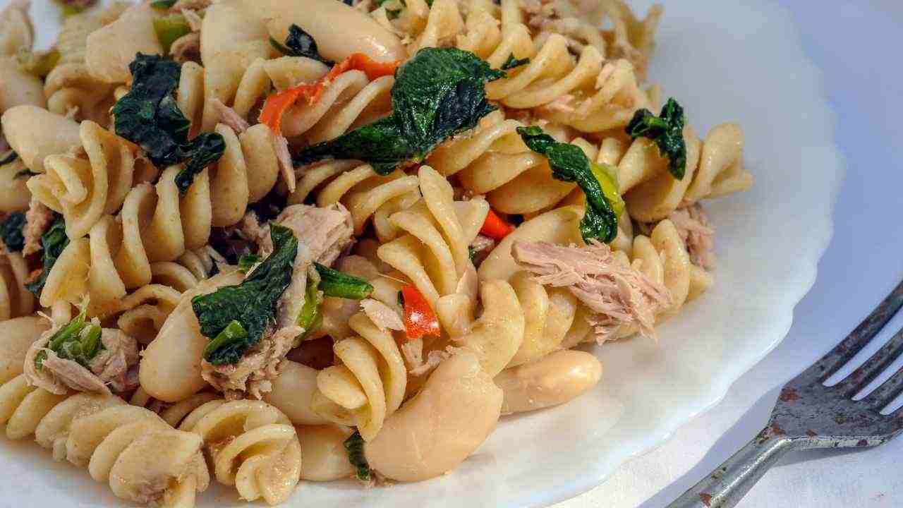 Insalata di pasta con tonno - RicettaSprint