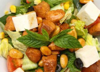 Insalata di pollo con feta e mandorle RicettaSprint