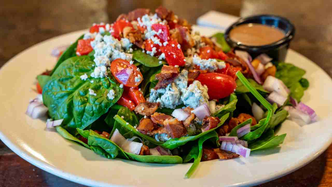 Insalata spinaci pomodori gorgonzola RicettaSprint