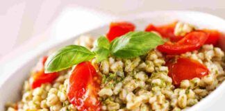 Insalate a base di farro e orzo
