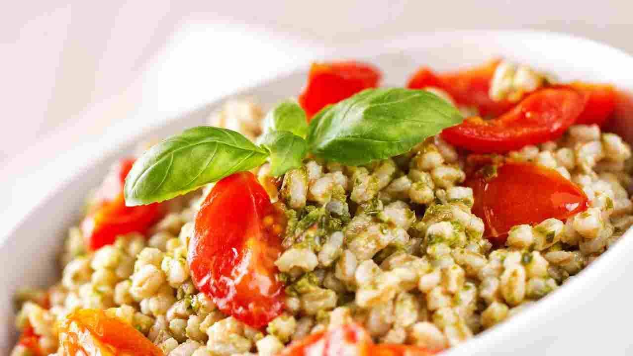 Insalate a base di farro e orzo