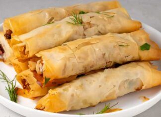 Involtini di pasta fillo con melanzane e salsicce