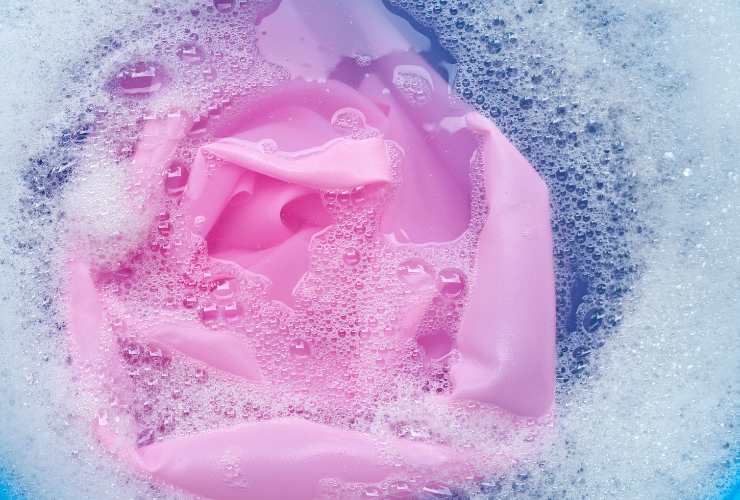 Mettere in ammollo il bucato macchiato RicettaSprint