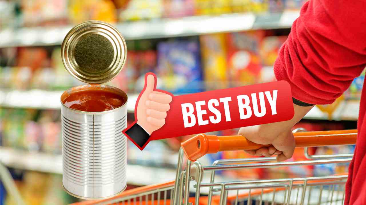 Pelati e carrello al supermercato