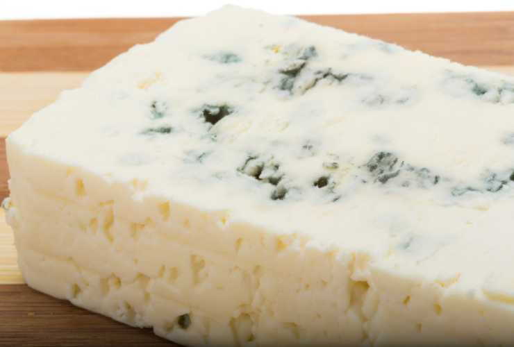 Muffa sul formaggio cosa fare - RicettaSprint