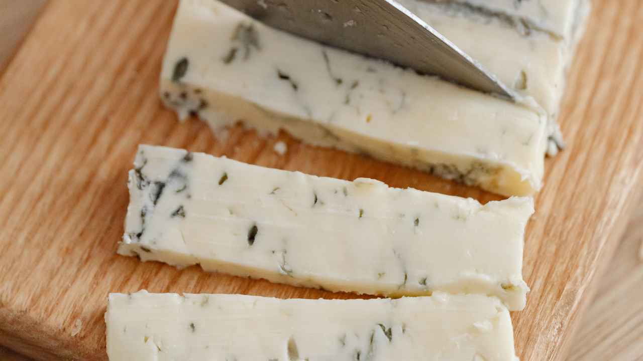 Muffa sul formaggio cosa fare - RicettaSprint
