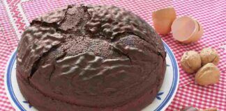 Pan di Spagna con cioccolato e noci