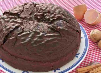 Pan di Spagna con cioccolato e noci