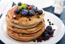 Con questi pancake alla ricotta riesco a fare colazione felice anche a dieta: niente zucchero, ma tanta soddisfazione Pancake alla ricotta