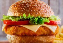 Panino con cotoletta di pollo e patatine RicettaSprint