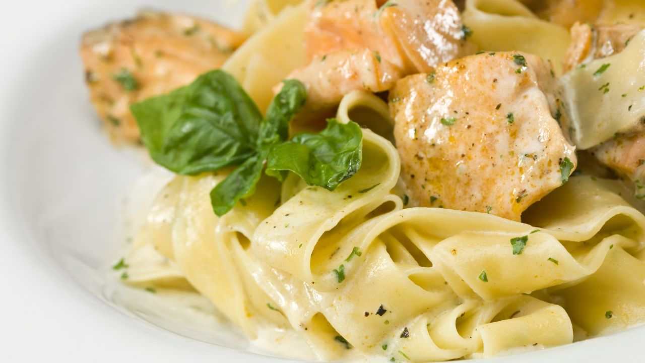 Pappardelle al salmone fresco