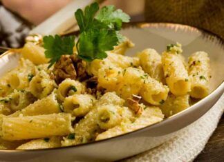 Pasta al pesto di tonno noci e limone