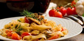 Pasta con pomodori e acciughe RicettaSprint