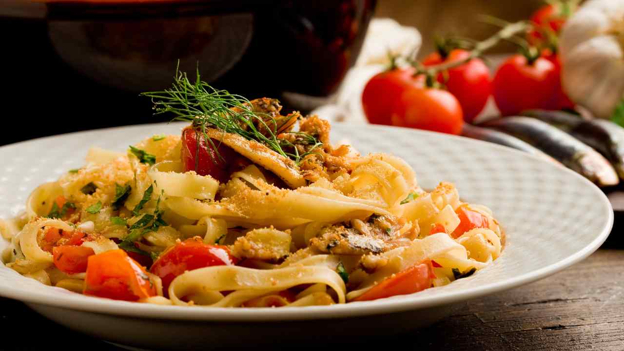 Pasta con pomodori e acciughe RicettaSprint
