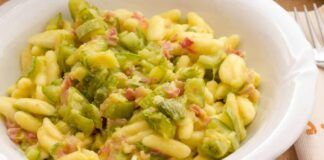 Pasta con zucchine e piselli