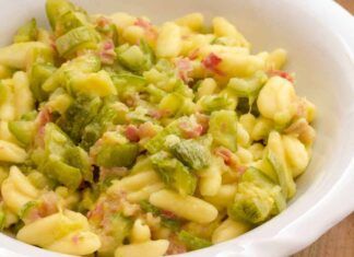 Pasta con zucchine e piselli