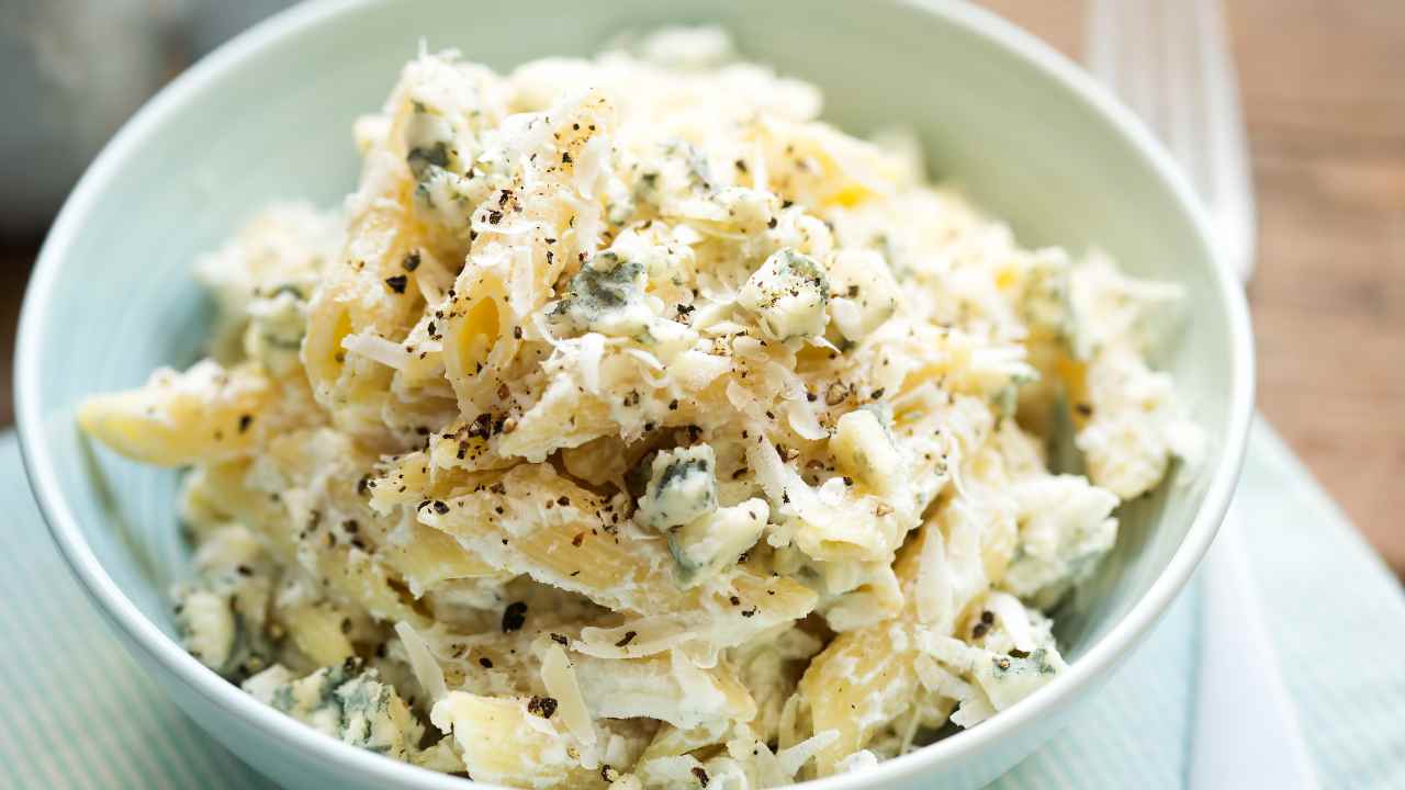 Pasta fredda ai formaggi e zucchine RicettaSprint