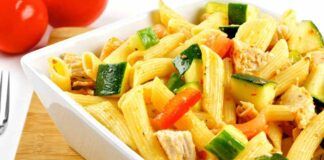 Pasta fredda con straccetti di pollo e zucchine